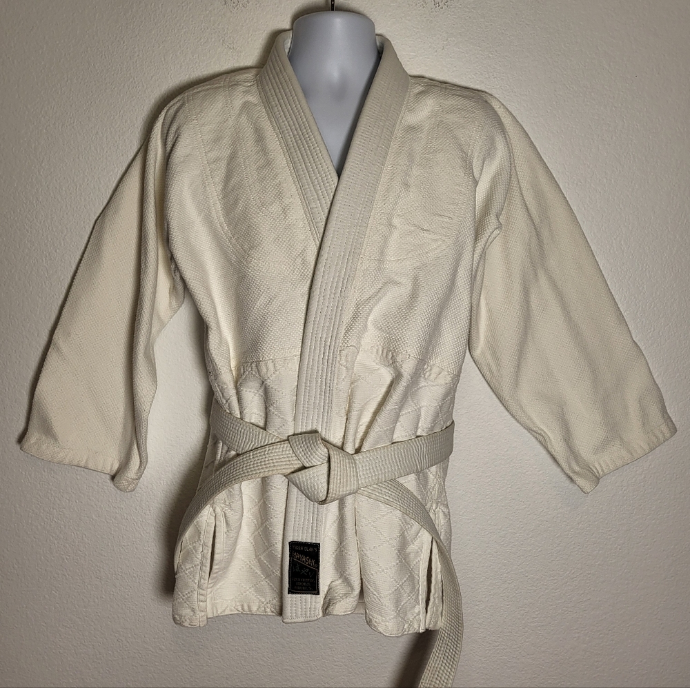 Tiger Claw White Belt Gi Martial Arts Uniform size 4